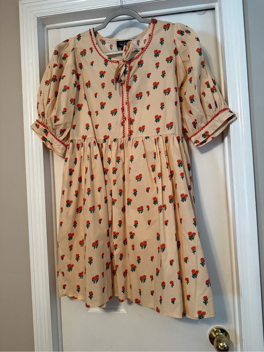 GIGIO Beige Floral Tie-Neck Babydoll Dress